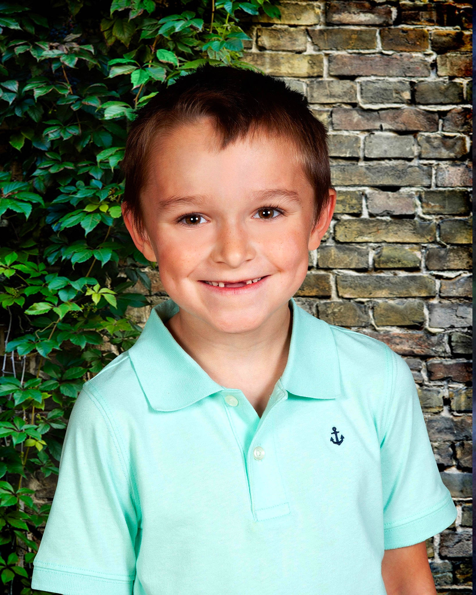 Kyler is registered to the contest to win money with this photo: cheek, chin, collar, dress_shirt, electric_blue, eye, eyebrow, facial_expression, flash_photography, forehead, green, hair, hairstyle, happy, iris, jaw, joy, person, plant, polo_shirt