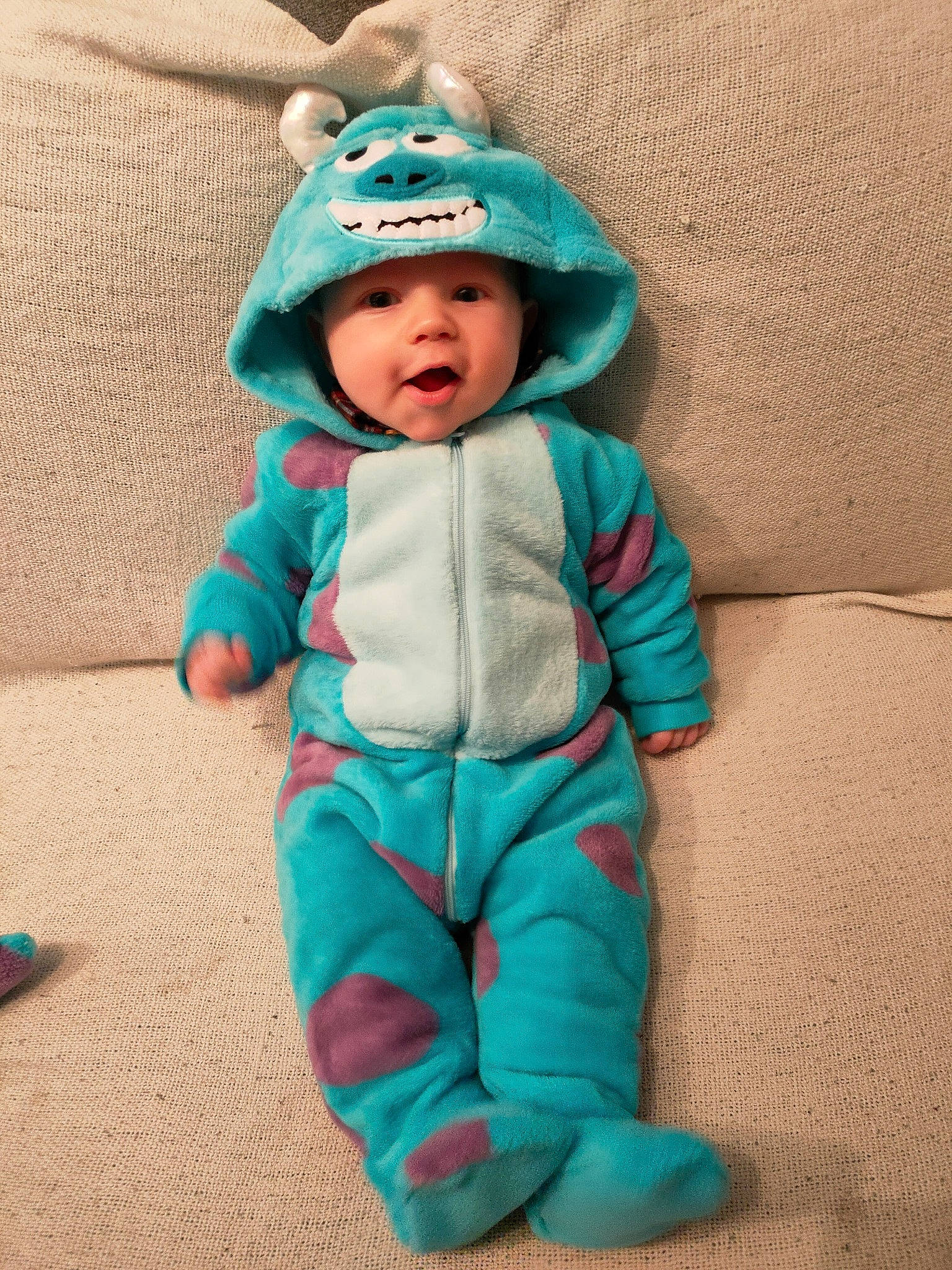 Ethan a rejoint le concours — aidez-le/la à gagner de superbes lots ! azure, baby, baby_products, baby_toddler_clothing, blue, cap, child, electric_blue, face, fun, fur, headgear, headwear, hood, jacket, knit_cap, outerwear, pattern, person, plant