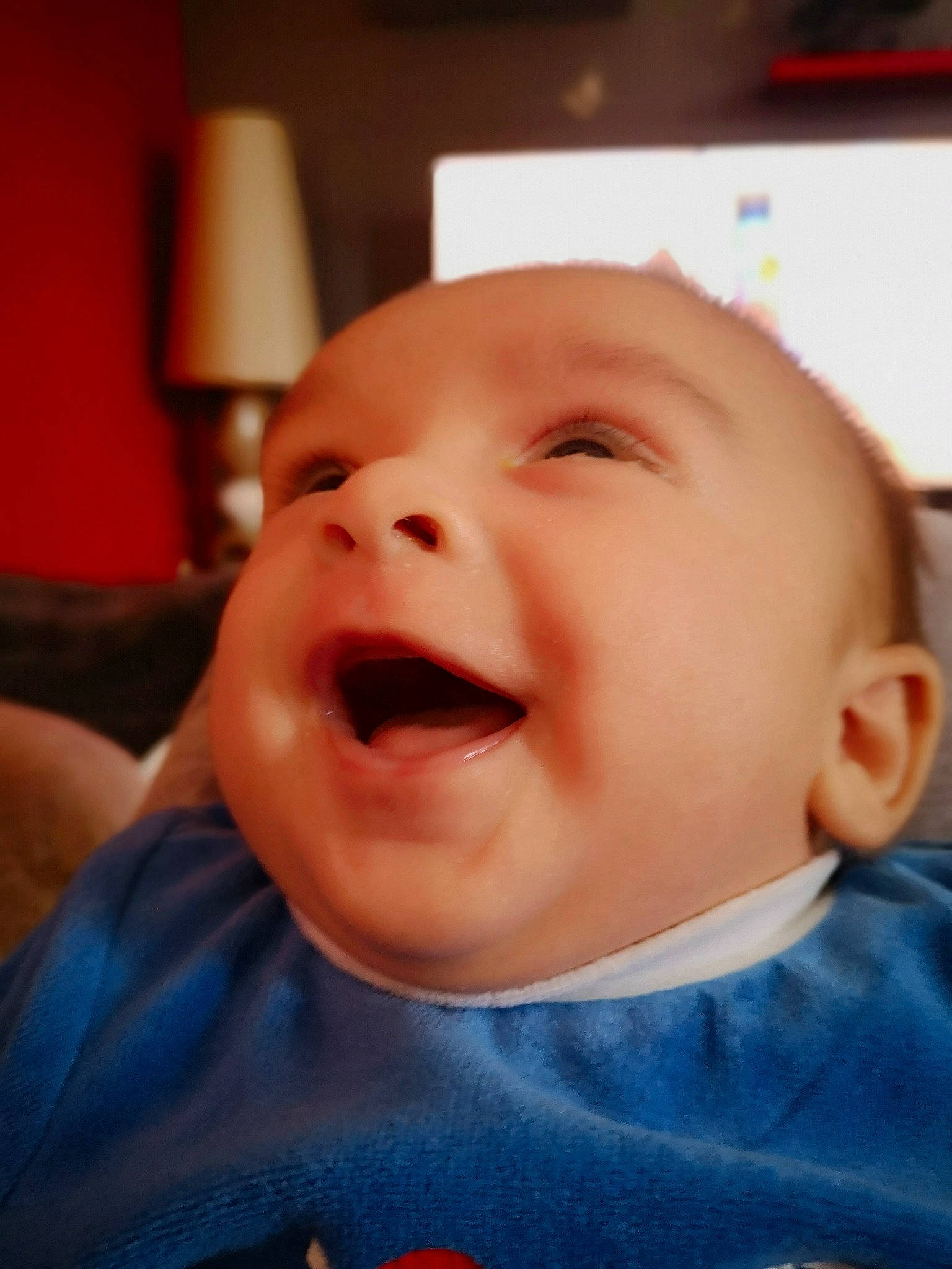 Swann a rejoint le concours — aidez-le/la à gagner de superbes lots ! baby, baby_making_funny_faces, cheek, child, chin, face, facial_expression, forehead, head, headwear, laugh, lip, mouth, nose, person, skin, smile, toddler, yawn