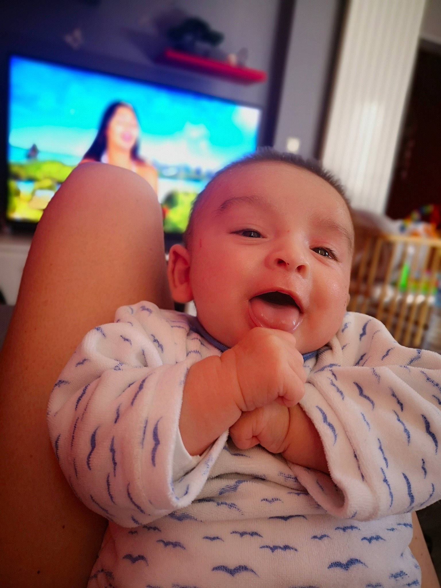 Swann a rejoint le concours — aidez-le/la à gagner de superbes lots ! baby, bedtime, birth, cheek, child, electronic_device, eye, face, finger, head, mouth, nose, person, photography, skin, smile, technology, toddler