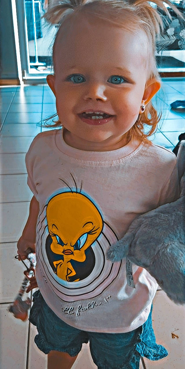 Kayla a rejoint le concours — aidez-le/la à gagner de superbes lots ! baby, baby_toddler_clothing, cheek, child, cool, eye, facial_expression, hairstyle, happy, human, joint, joy, mouth, organ, people, person, product, skull, sleeve, smile