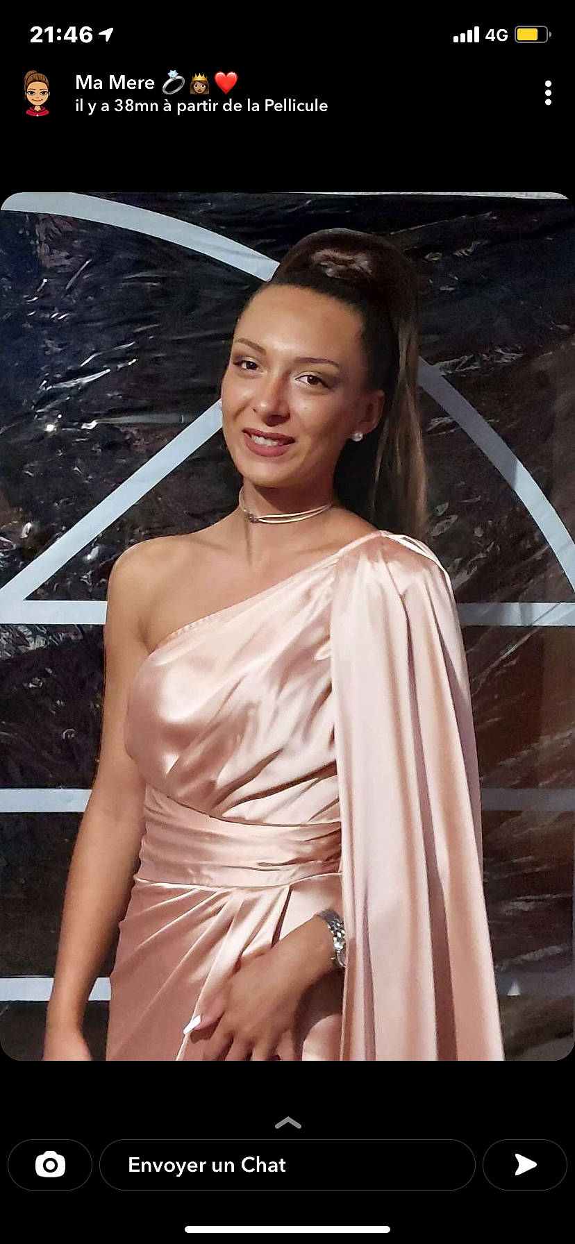 Kiara a rejoint le concours — aidez-le/la à gagner de superbes lots ! bridal_party_dress, day_dress, dress, fashion, fashion_design, flash_photography, gown, hairstyle, human_body, joy, lip, makeover, neck, one_piece_garment, person, shoulder, sleeve, smile, street_fashion, textile