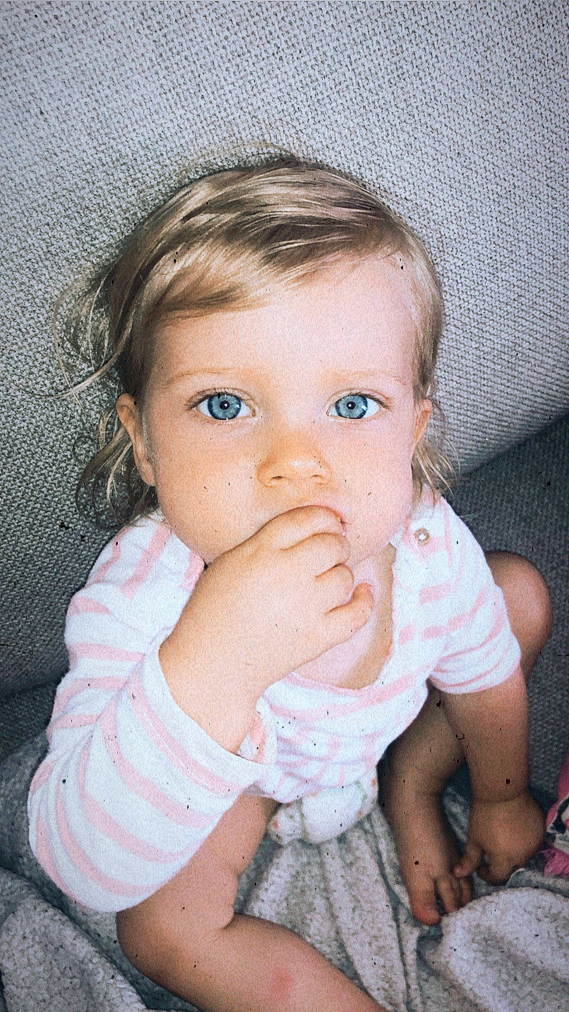 Gina participe au concours pour gagner de l'argent avec cette photo : baby, blond, cheek, child, chin, eye, face, head, iris, lip, mouth, nose, person, skin, smile, toddler