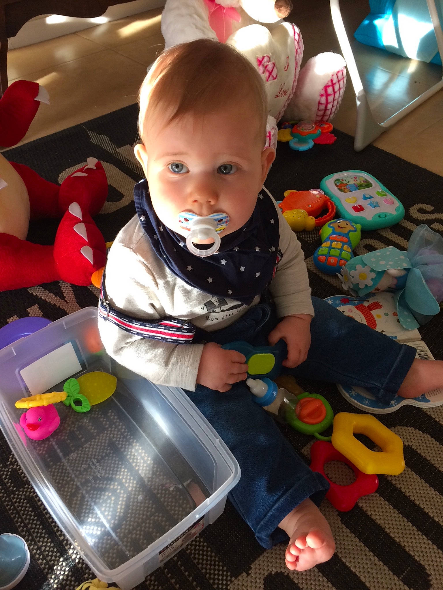 Timaëlan a rejoint le concours — aidez-le/la à gagner de superbes lots ! baby, baby_playing_with_toys, baby_products, baby_toddler_clothing, baby_toys, child, collection, foot, home_accessories, person, plastic, play, plush, sock, stuffed_toy, toddler, toy