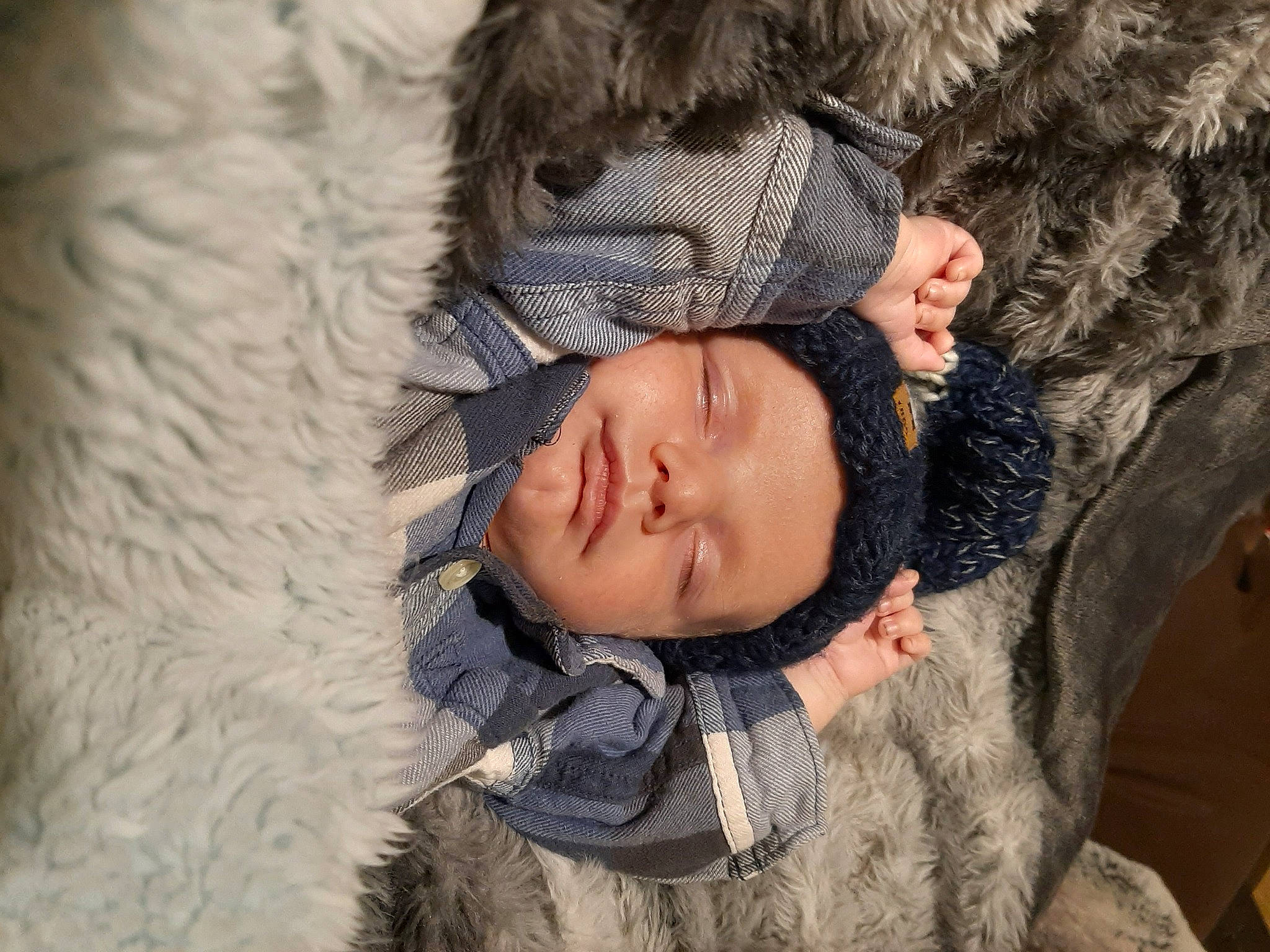 Sebastian is registered to the contest to win money with this photo: animal_product, camouflage, child, comfort, freezing, fur, fur_clothing, grass, jacket, linens, military_camouflage, natural_material, pattern, person, plant, skin, textile, toddler, tree, winter