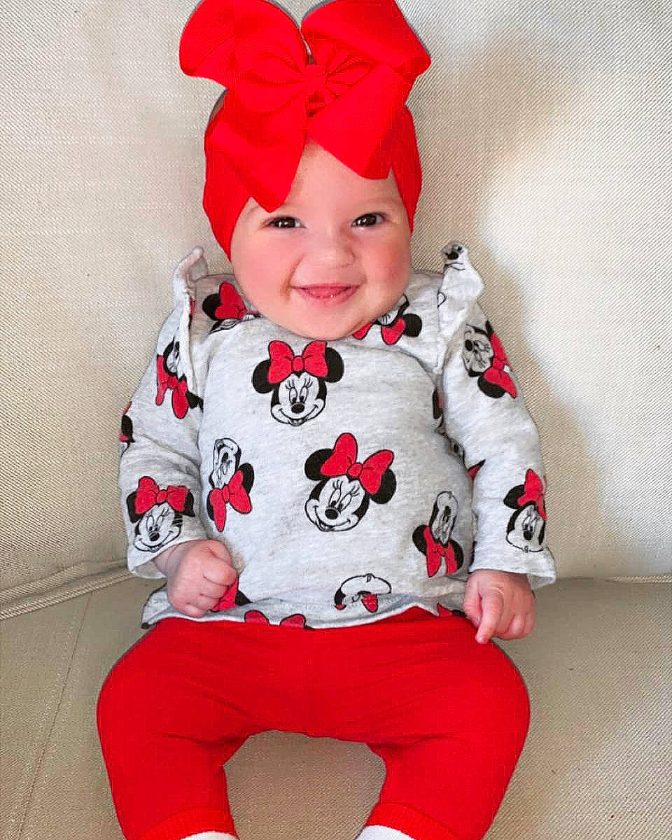 Shelly participe au concours pour gagner de l'argent avec cette photo : baby, baby_toddler_clothing, carmine, child, costume_hat, face, fictional_character, happy, hat, head, headwear, human_body, joy, outerwear, pattern, person, pink, red, sleeve, smile