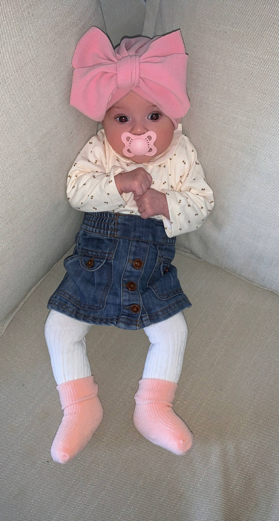 Shelly a rejoint le concours — aidez-le/la à gagner de superbes lots ! baby_toddler_clothing, child, clothing, doll, eye, fashion_design, fawn, head, outerwear, pattern, pink, skin, sleeve, sock, textile, thigh, toy, waist, wig, wool