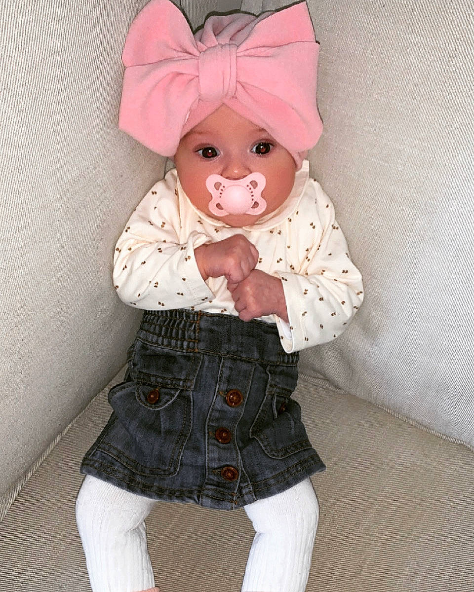 Shelly participe au concours pour gagner de l'argent avec cette photo : baby_toddler_clothing, button, carmine, costume, costume_hat, doll, fashion_accessory, fashion_design, fawn, head, headgear, headwear, pattern, person, pink, plaid, sleeve, stuffed_toy, textile, toy