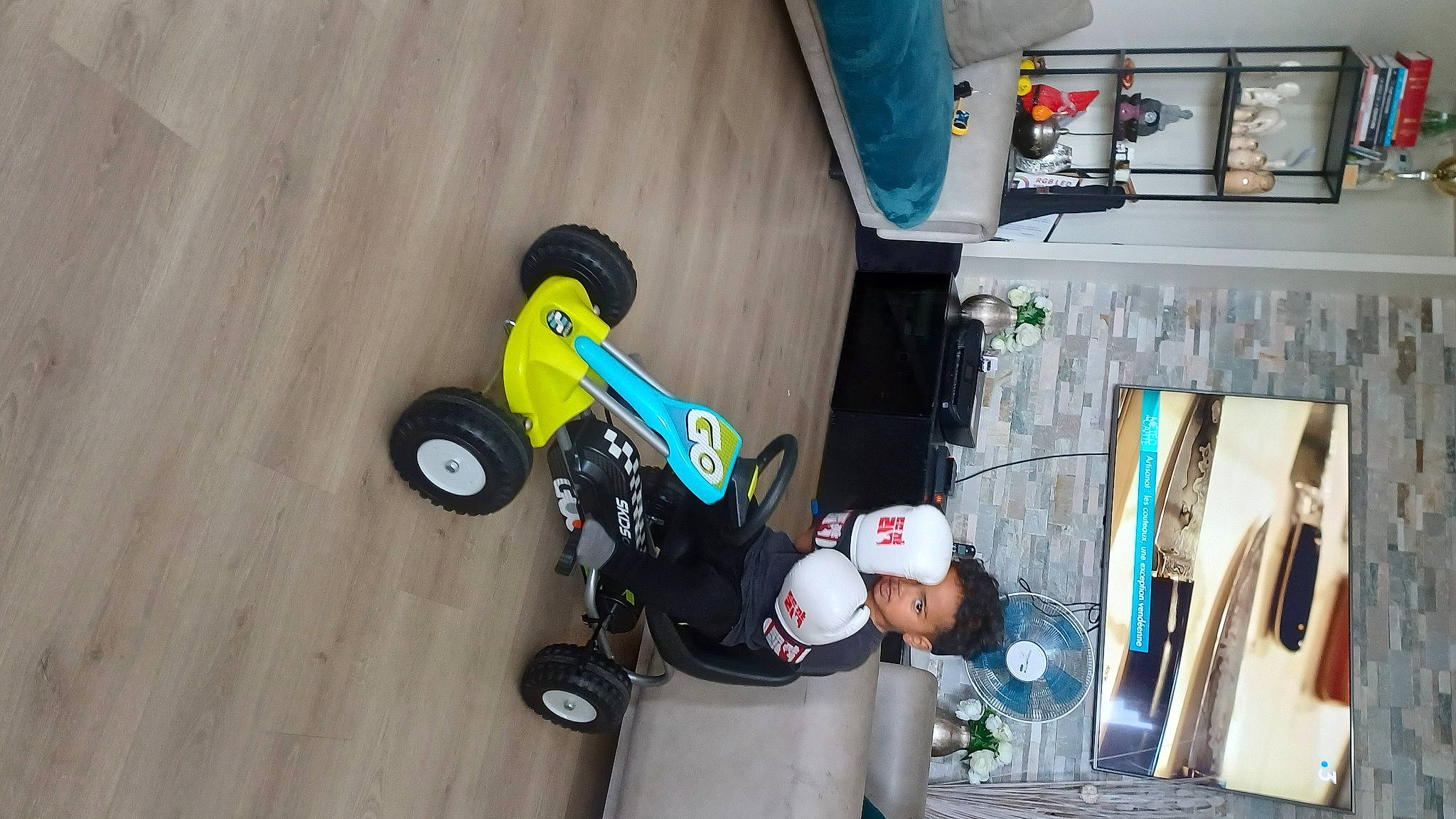 Kassim a rejoint le concours — aidez-le/la à gagner de superbes lots ! adventure, automotive_design, automotive_tire, automotive_wheel_system, bicycle_accessory, bicycle_handlebar, bicycle_tire, bicycle_wheel, electrical_wiring, helmet, machine, motor_vehicle, person, recreation, rim, rolling, sports_equipment, tire, toy, vehicle