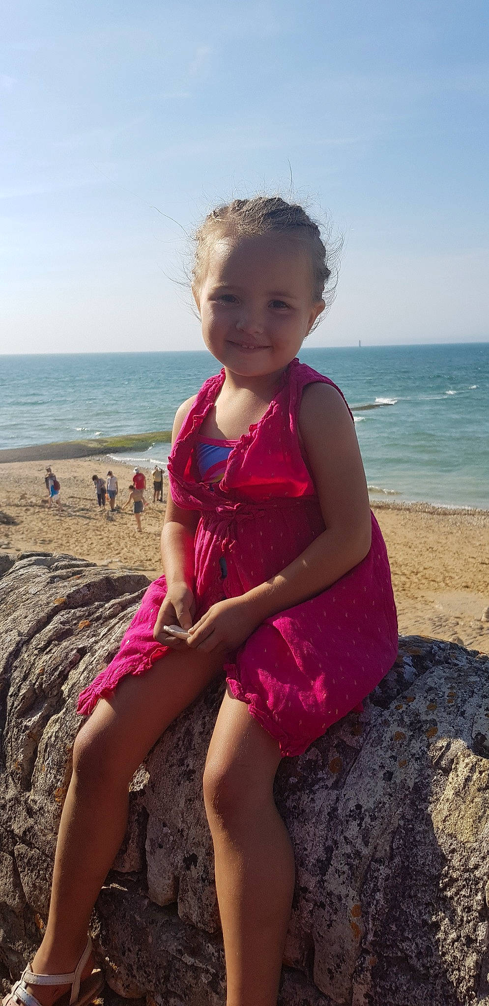 Laila a rejoint le concours — aidez-le/la à gagner de superbes lots ! beach, child, fun, girl, happiness, joy, leg, ocean, person, pink, sand, sea, smile, summer, swimwear, vacation, water