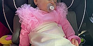 Gabryella a rejoint le concours — aidez-le/la à gagner de superbes lots ! baby, infant, child, sleeping, car_seat, pacifier, pink_clothing, tulle, dress, tights, earring, headrest, car_interior, window, outside_landscape, daylight, nap, soft_toys, upholstery, seat