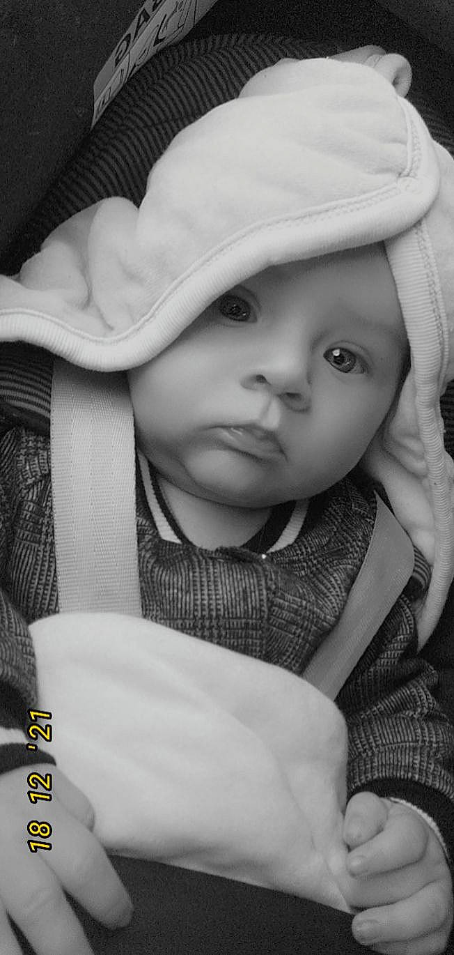 Kyle participe au concours pour gagner de l'argent avec cette photo : baby, black, black_and_white, cap, cheek, eye, eyebrow, gesture, happy, human, iris, lip, outerwear, photograph, skin, smile, style, textile, toddler, white