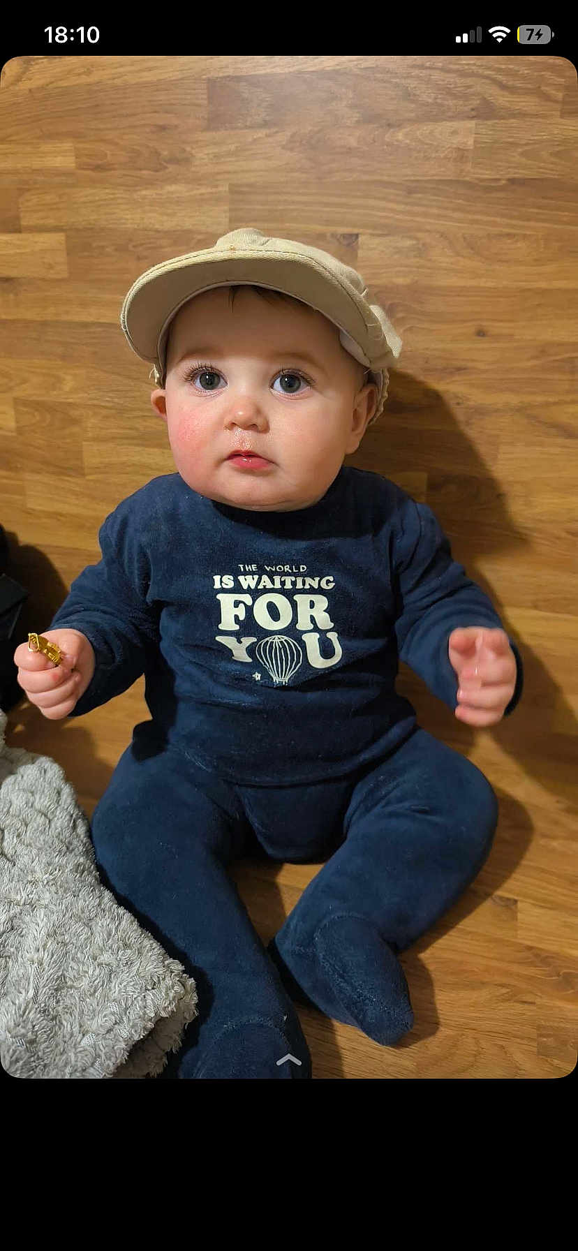 Diego participe au concours pour gagner de l'argent avec cette photo : baby, infant, child, cap, hat, navy_onesie, wood_floor, sitting, blanket, toy, hands, big_eyes, rosy_cheeks, portrait, indoor, cute, toddler, gaze, expression, clothing