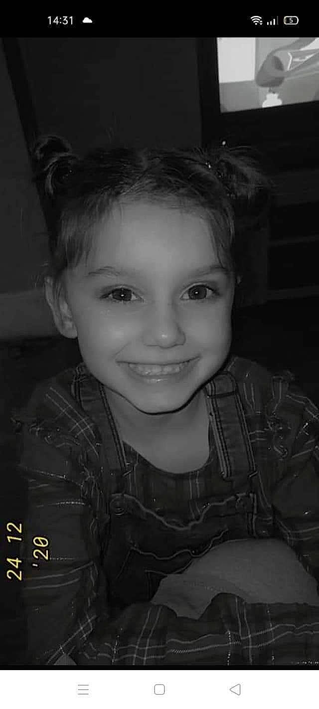 Tahynna a rejoint le concours — aidez-le/la à gagner de superbes lots ! black_and_white, cheek, chin, clothing, cool, eye, eyebrow, flash_photography, forehead, fun, happy, iris, jaw, joy, lip, nose, person, skin, smile, standing