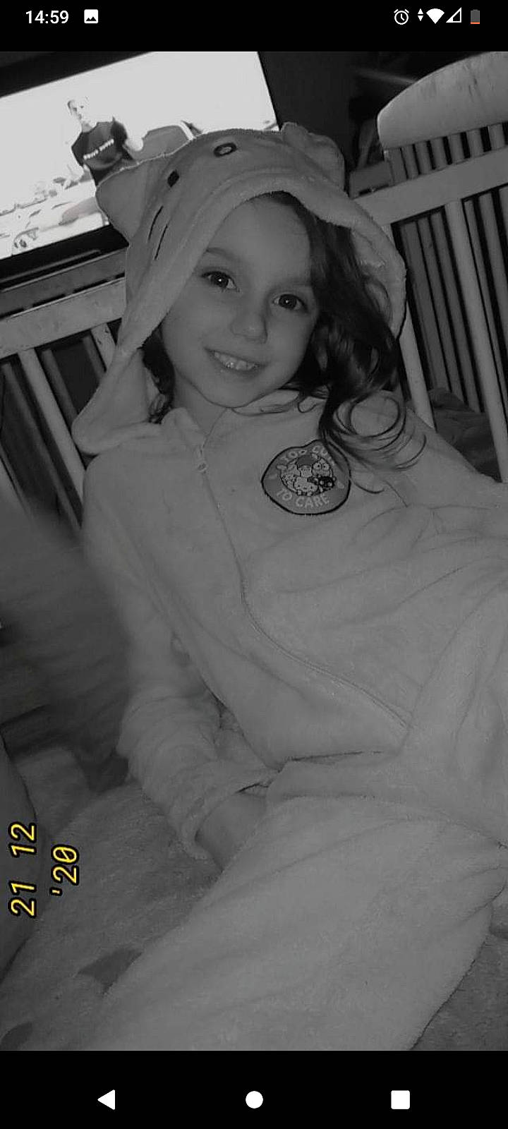 Tahynna a rejoint le concours — aidez-le/la à gagner de superbes lots ! beauty, black, black_and_white, blond, cool, eyebrow, facial_expression, flash_photography, fun, hairstyle, happy, headwear, iris, joy, lip, long_hair, monochrome, monochrome_photography, person, photograph