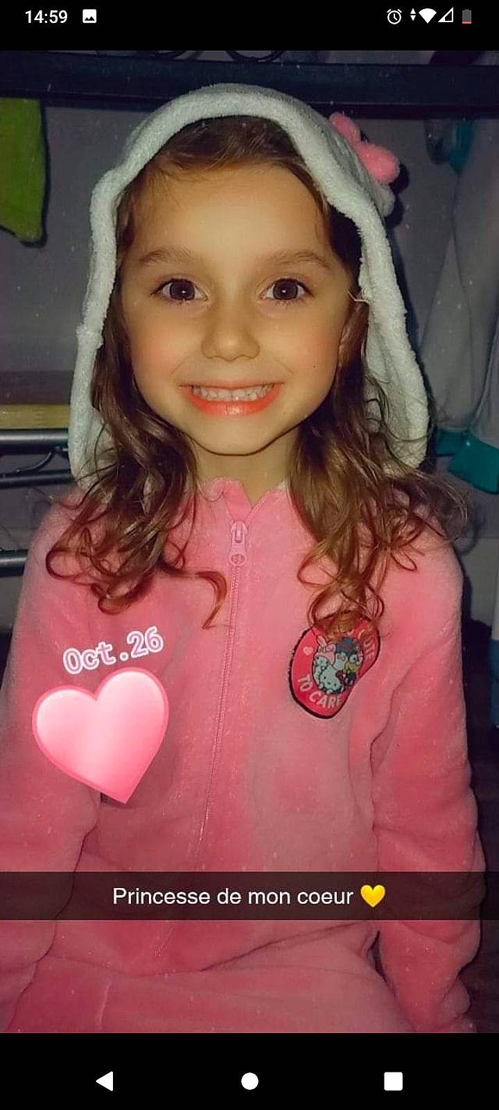 Tahynna participe au concours pour gagner de l'argent avec cette photo : cheek, chin, clothing, eye, facial_expression, fashion, hair, hairstyle, happy, head, human, joy, lip, neck, organ, outerwear, person, skin, sleeve, smile