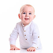 Viteli participe au concours pour gagner de l'argent avec cette photo : baby, blue_eyes, child, clean_background, closeup, crawling, curious, cute, hands, happy, infant, innocence, light_skin, person, portrait, smiling, studio, white_shirt, wooden_buttons, young