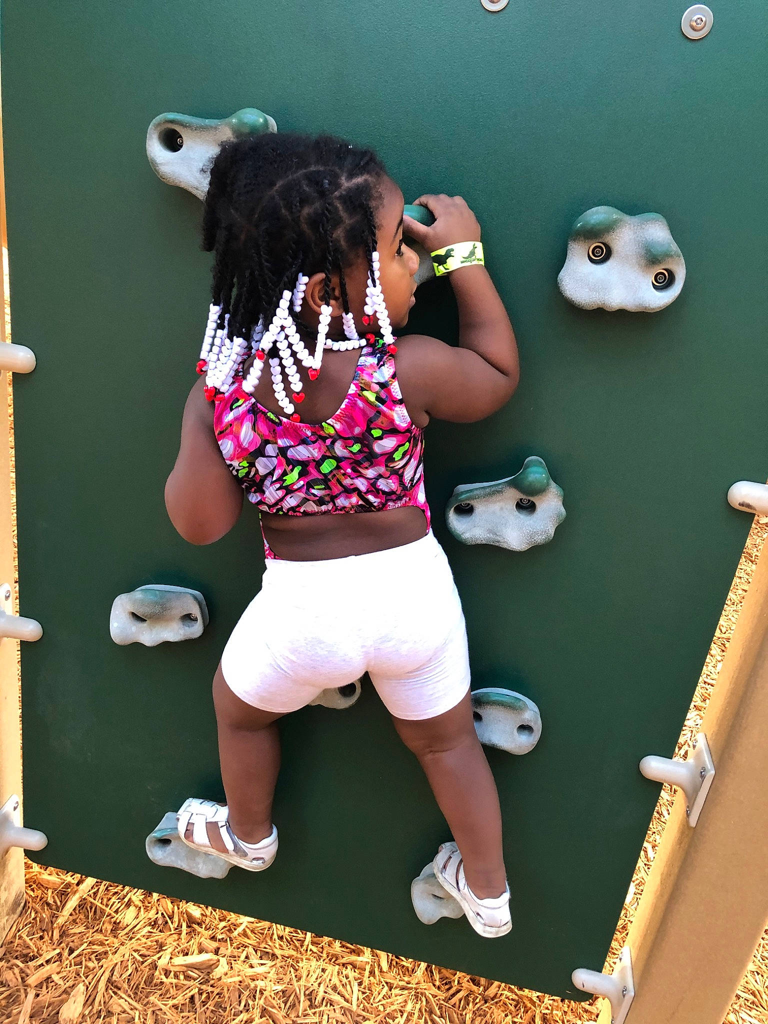 Zofia is registered to the contest to win money with this photo: abdomen, black_hair, child, cool, happy, joint, leg, mouth, person, photography, pink, selfie, shoulder, skin, smile, stomach, t_shirt, thigh, top, trunk