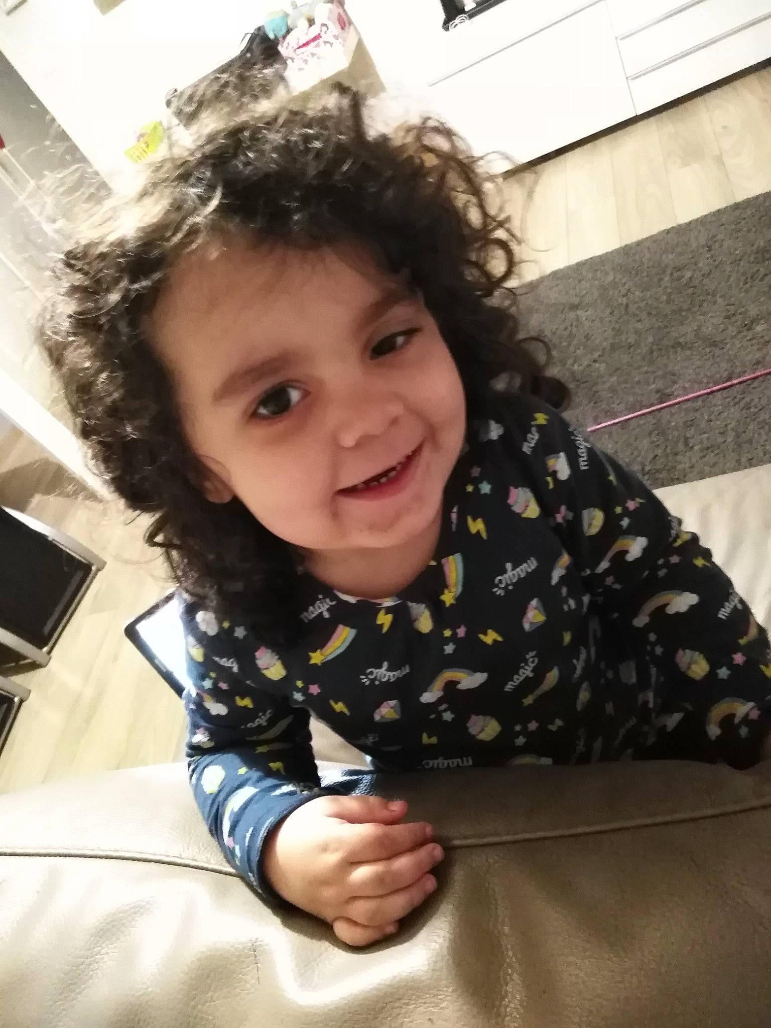 Milla participe au concours pour gagner de l'argent avec cette photo : child, hair, joy, person, smile, toddler