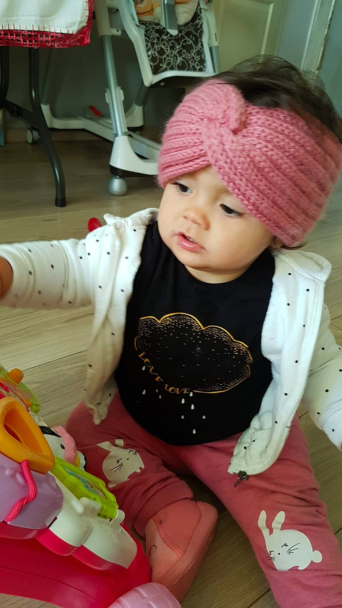 Milla a rejoint le concours — aidez-le/la à gagner de superbes lots ! beanie, cap, child, crochet, girl, hair_accessory, hat, headgear, infant, knit_cap, knitting, person, pink, product, skin, textile, toddler