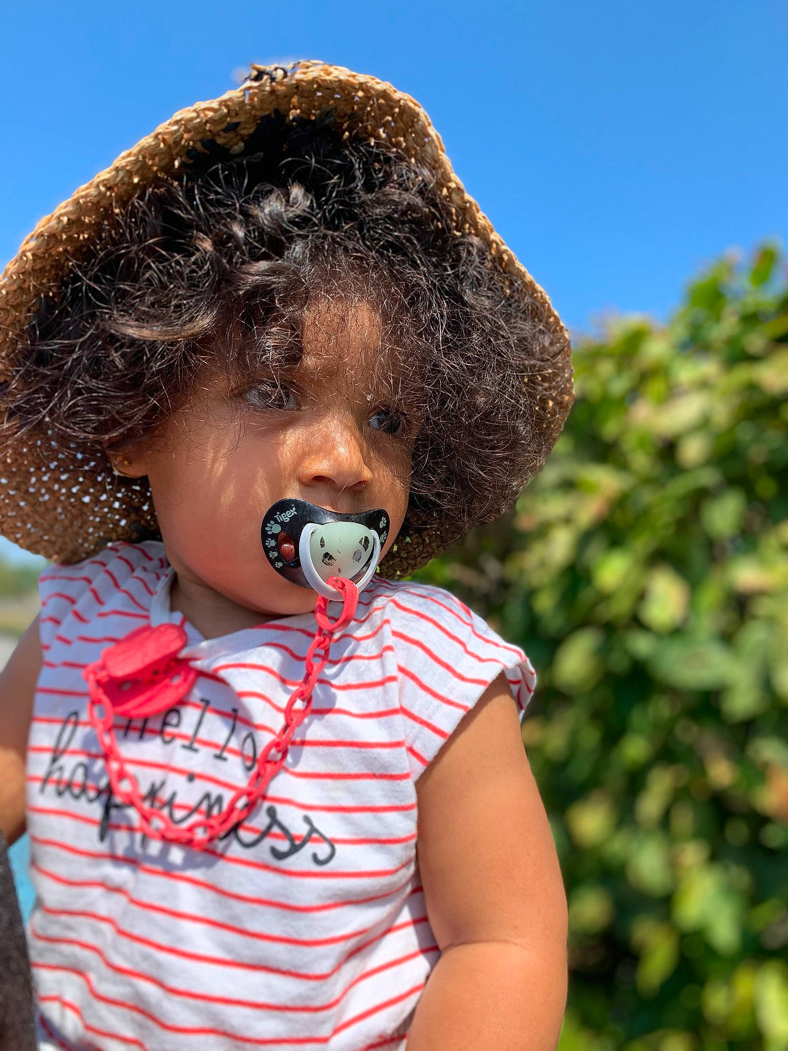 Elya participe au concours pour gagner de l'argent avec cette photo : adaptation, afro, audio_equipment, child, fun, grass, hair, hairstyle, human, jheri_curl, lip, microphone, mouth, neck, nose, person, photography, plant, summer, toddler