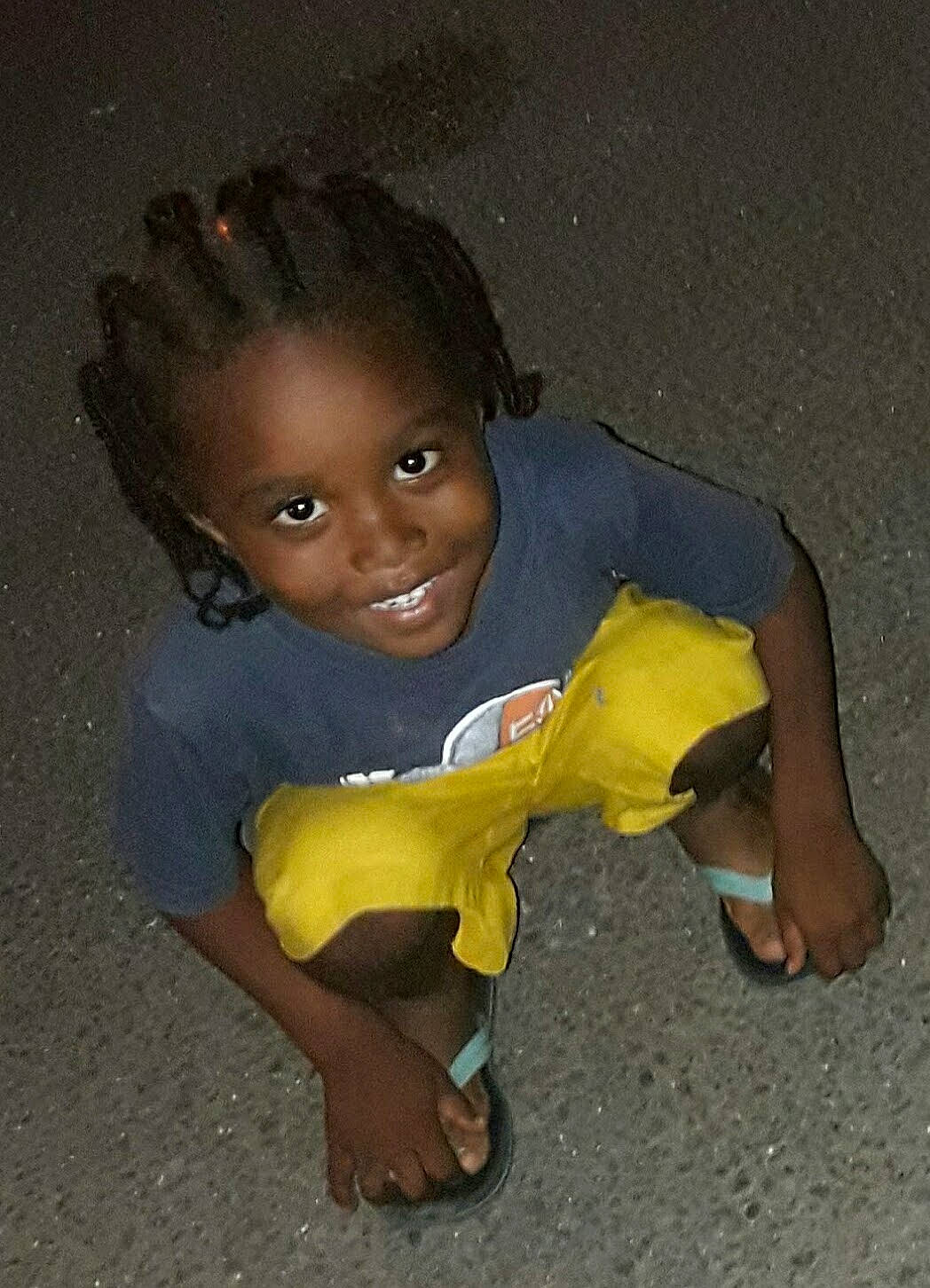 Dayann a rejoint le concours — aidez-le/la à gagner de superbes lots ! arm, child, head, joy, person, smile, toddler, yellow