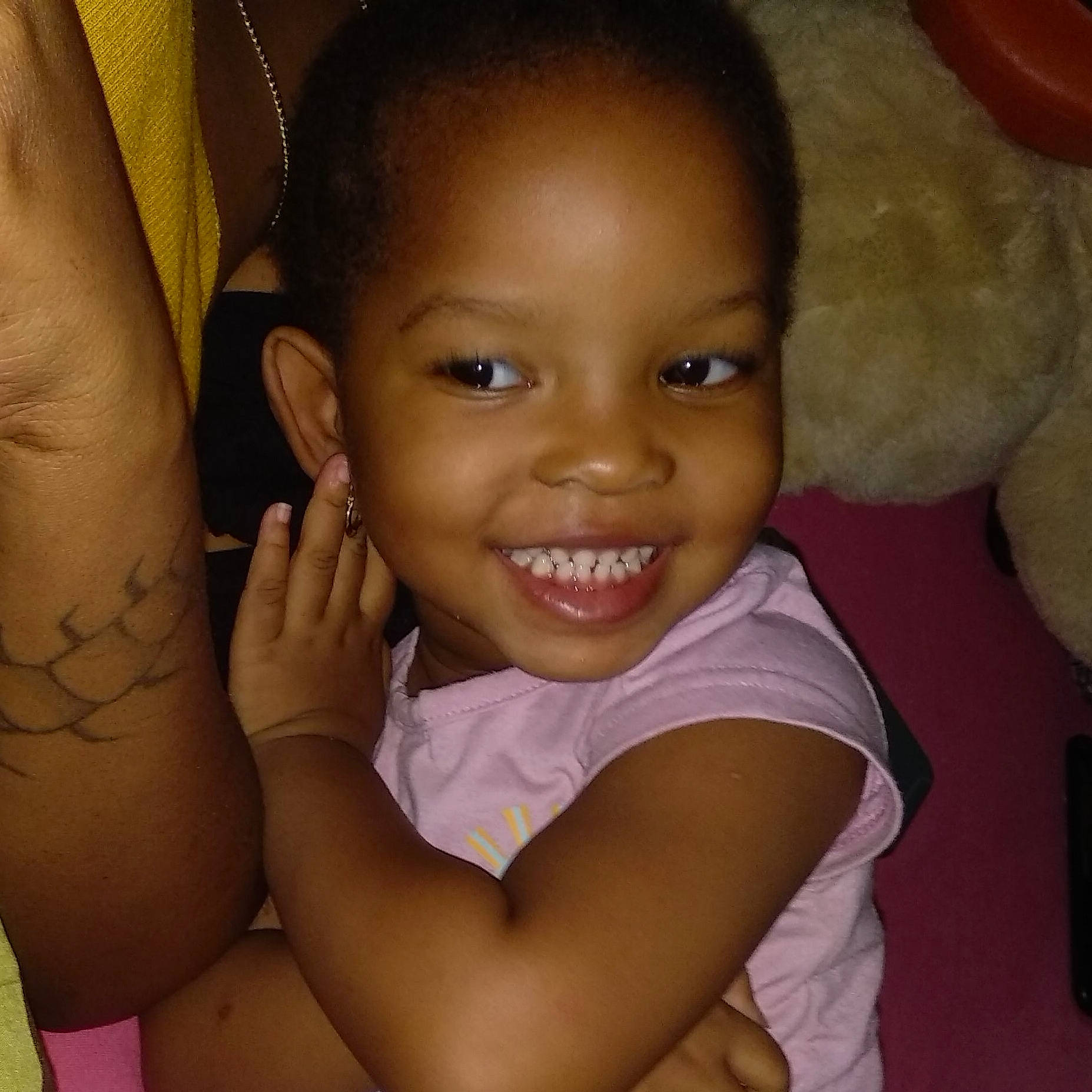 Laïana a rejoint le concours — aidez-le/la à gagner de superbes lots ! beauty, cheek, child, eye, eyebrow, face, facial_expression, finger, forehead, fun, happy, head, human, joy, lip, nose, organ, person, skin, smile