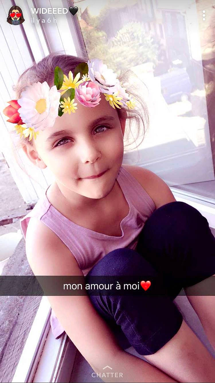 Shaineze a rejoint le concours — aidez-le/la à gagner de superbes lots ! arm, child, child_model, crown, ear, fashion_accessory, flower_girl, hair, hair_accessory, headband, headgear, headpiece, joy, lavender, neck, person, photography, pink, plant, purple