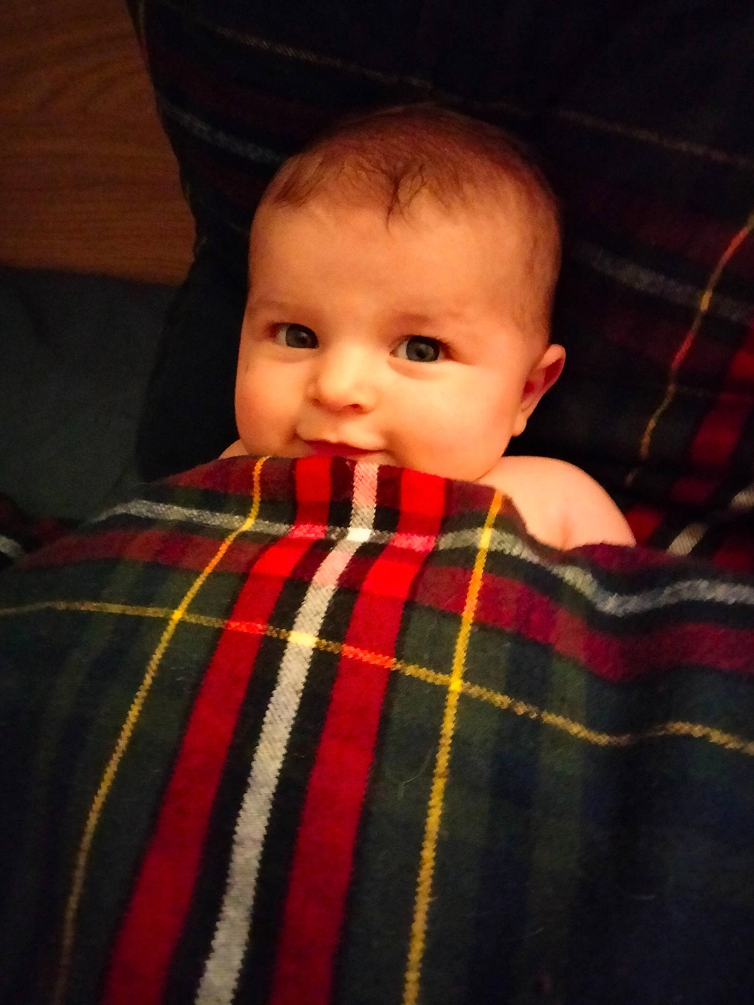 Joseph a rejoint le concours — aidez-le/la à gagner de superbes lots ! arm, baby, cheek, chin, collar, comfort, dress_shirt, eye, hair, head, human_body, lip, neck, pattern, person, plaid, sleeve, smile, tartan, toddler