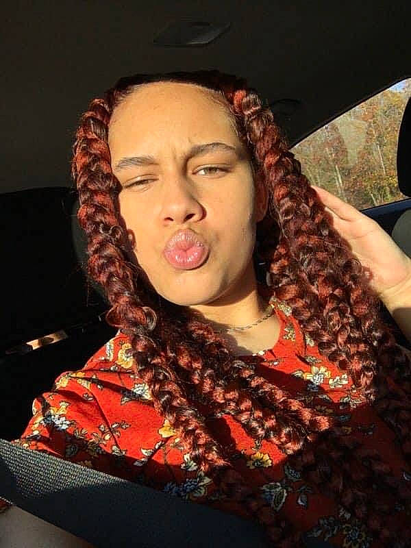 Jala is registered to the contest to win money with this photo: black_hair, body_jewelry, chin, earrings, entertainment, event, eyebrow, facial_expression, fashion_design, flash_photography, fun, gesture, human_body, jewellery, lip, lipstick, long_hair, necklace, performing_arts, person