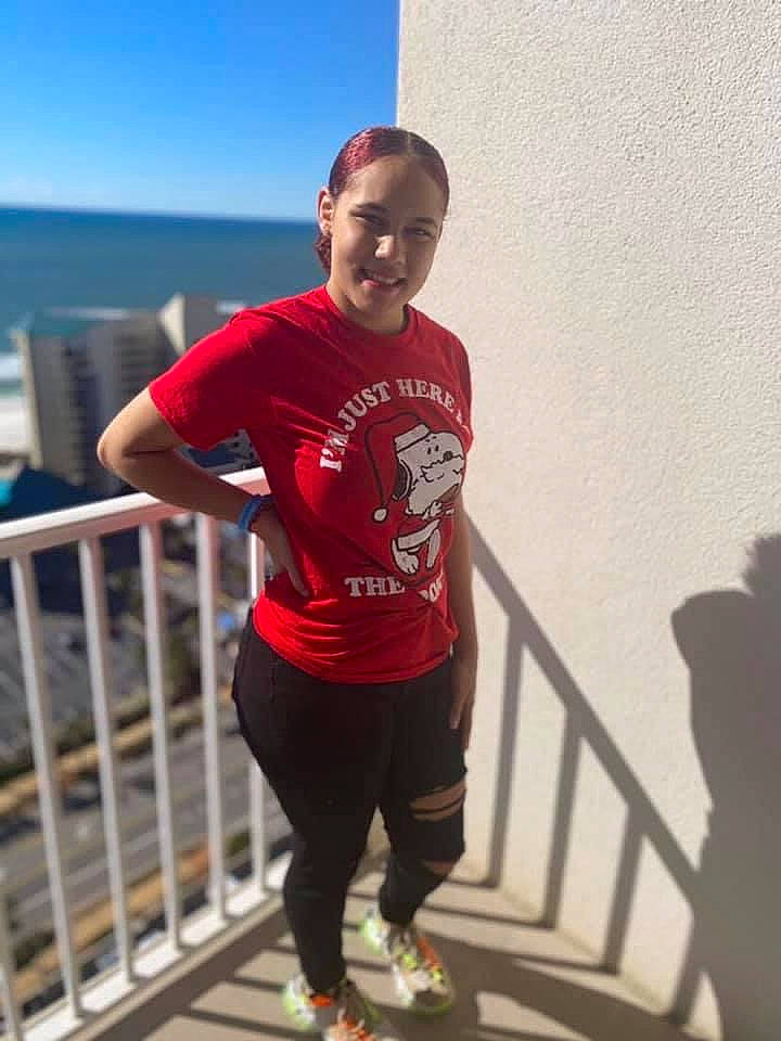 Jala is registered to the contest to win money with this photo: active_pants, exercise, eyewear, fun, handrail, human_leg, jersey, joy, knee, leisure, person, physical_fitness, recreation, shorts, sky, sleeve, sportswear, standing, street_fashion, t_shirt