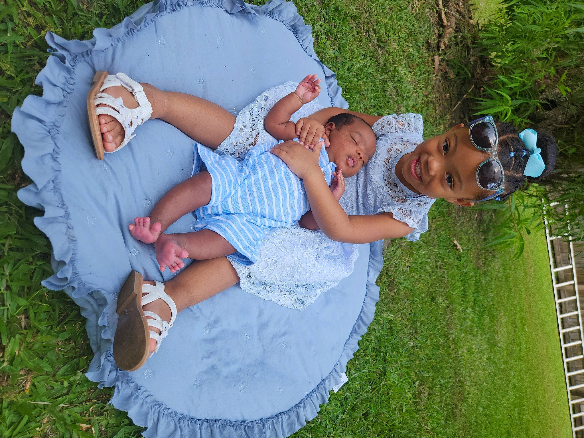 Daviex is registered to the contest to win money with this photo: baby_toddler_clothing, child, dress, friendship, fun, grass, grass_family, grassland, happy, headwear, joy, lawn, leaf, leisure, meadow, nature, people, people_in_nature, person, plant