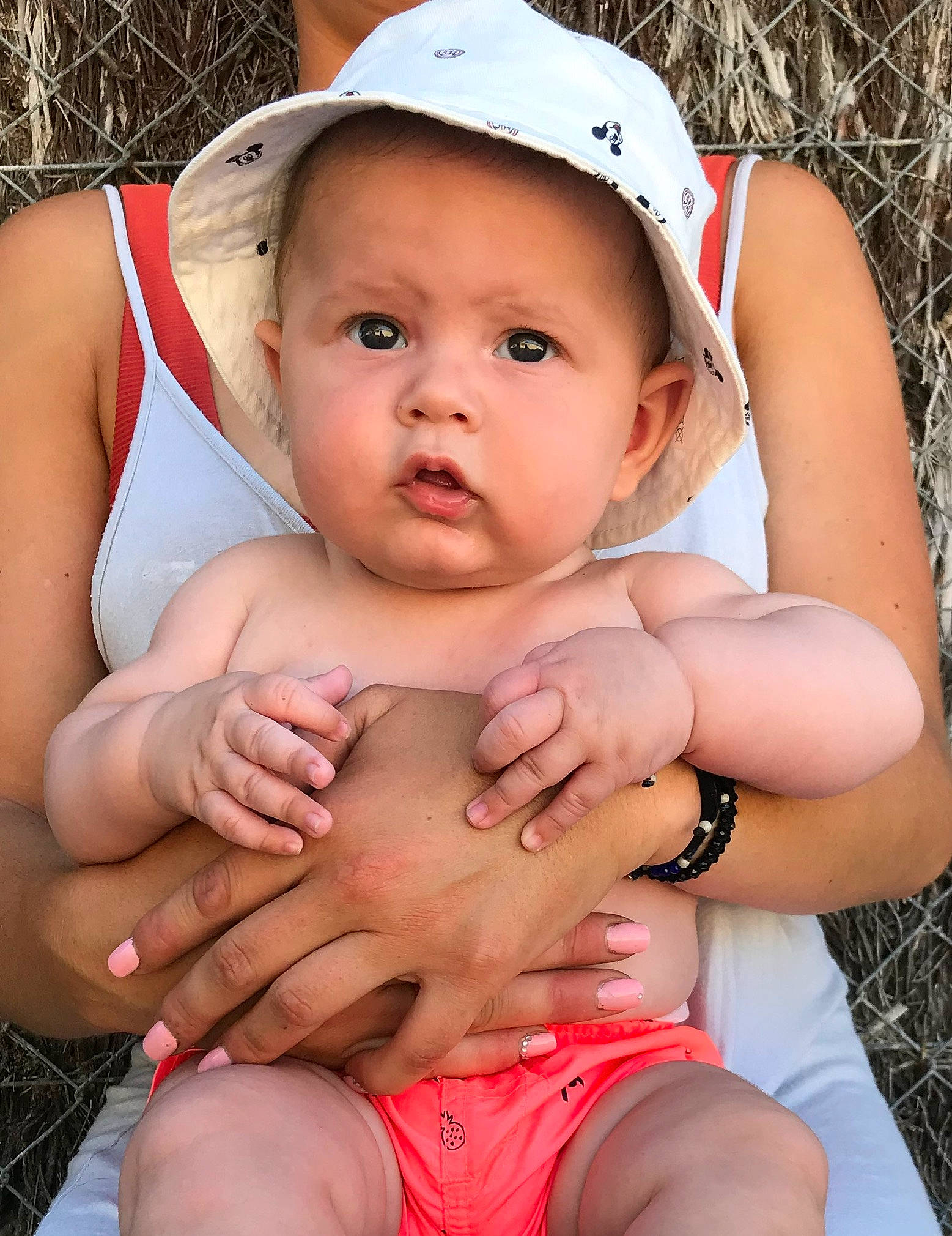 Nyno participe au concours pour gagner de l'argent avec cette photo : baby, child, finger, muscle, person, sitting, skin, stomach, toddler