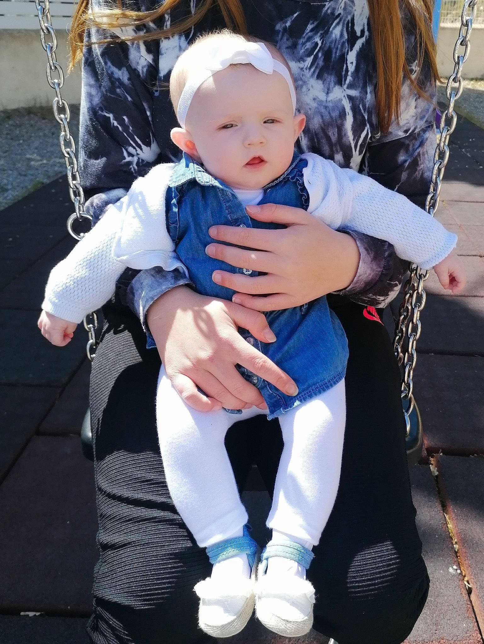 Lilly participe au concours pour gagner de l'argent avec cette photo : baby, baby_toddler_clothing, black, child, dress, electric_blue, event, face, fun, gesture, hairstyle, happy, head, headwear, person, photograph, sleeve, snapshot, street_fashion, thigh