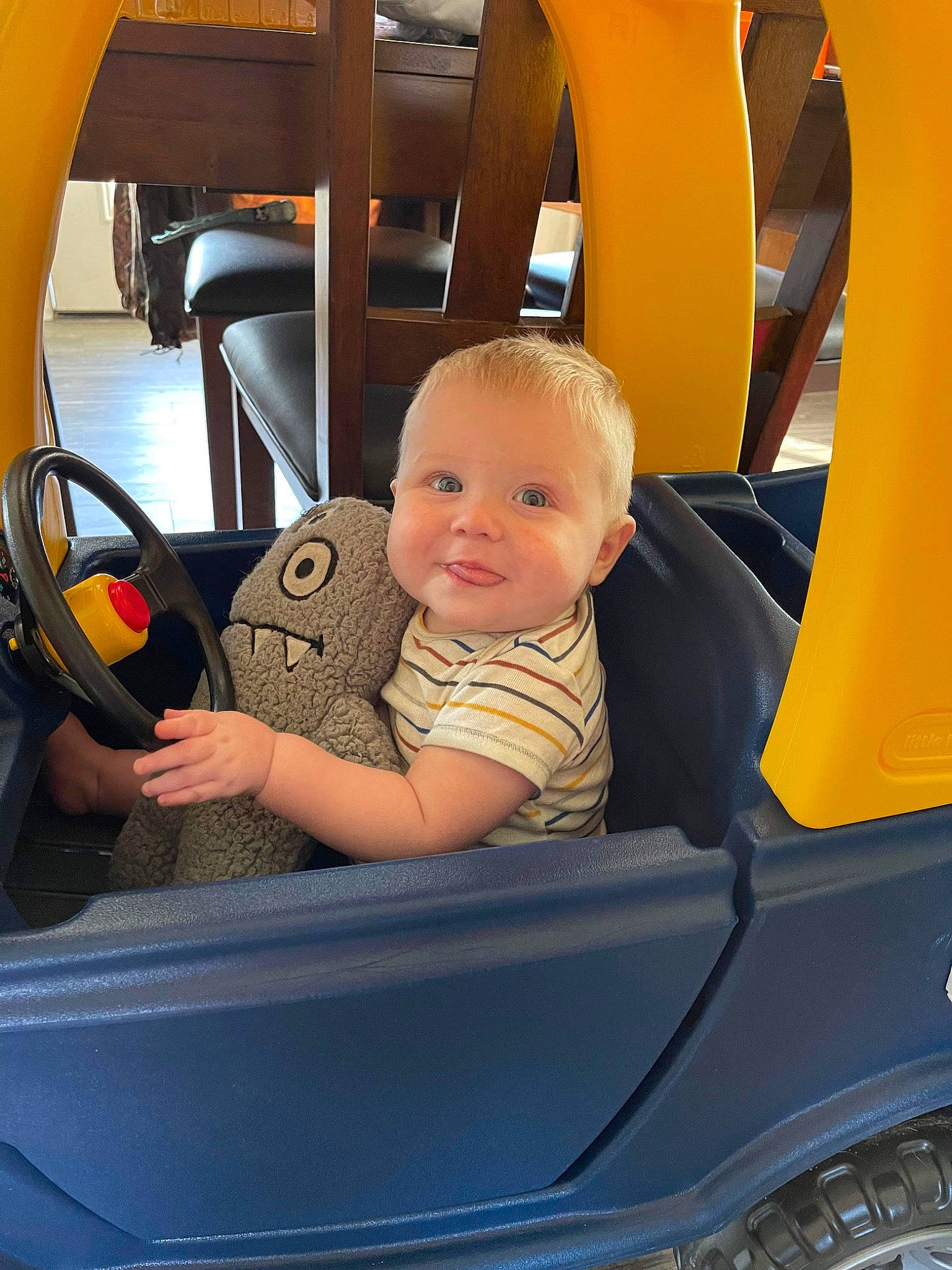 Jase is registered to the contest to win money with this photo: auto_part, automotive_design, automotive_exterior, automotive_lighting, automotive_mirror, automotive_tire, car, car_seat, fender, hood, mode_of_transport, motor_vehicle, person, smile, steering_wheel, tire, toddler, vehicle, vehicle_door, wheel