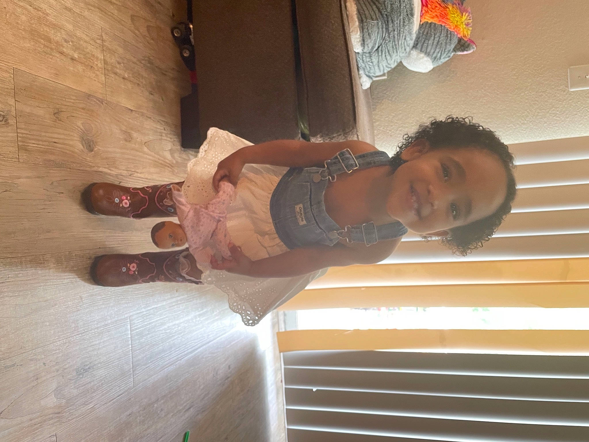 Havana is registered to the contest to win money with this photo: child, comfort, elbow, eye, finger, flooring, fun, happy, human_body, human_leg, joint, joy, person, room, skin, smile, standing, thigh, tints_and_shades, toddler