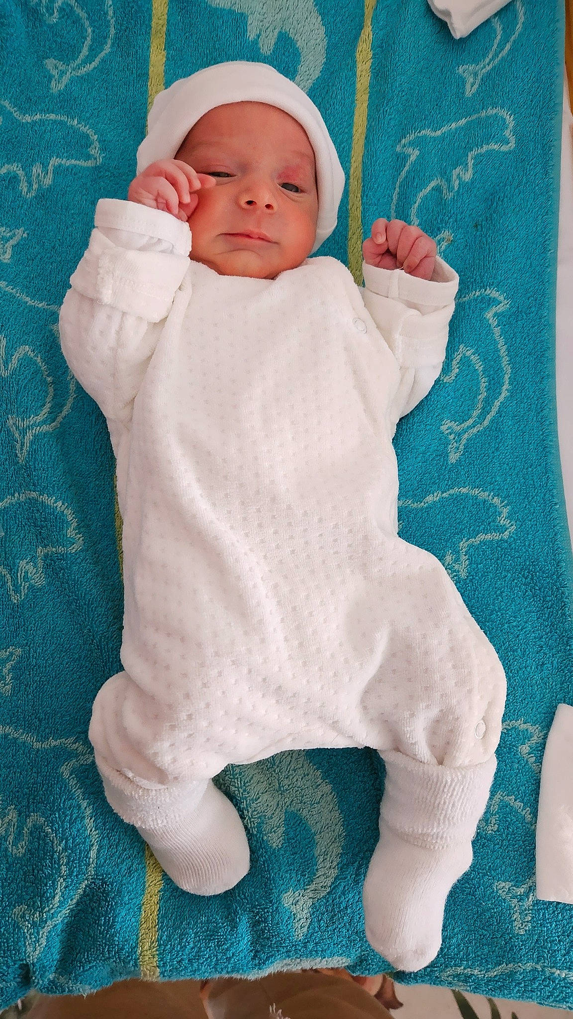 Ayden participe au concours pour gagner de l'argent avec cette photo : baby, baby_products, baby_safety, baby_sleeping, baby_toddler_clothing, blue, cheek, child, clothing, comfort, electric_blue, face, green, headgear, headwear, linens, pattern, person, product, skin