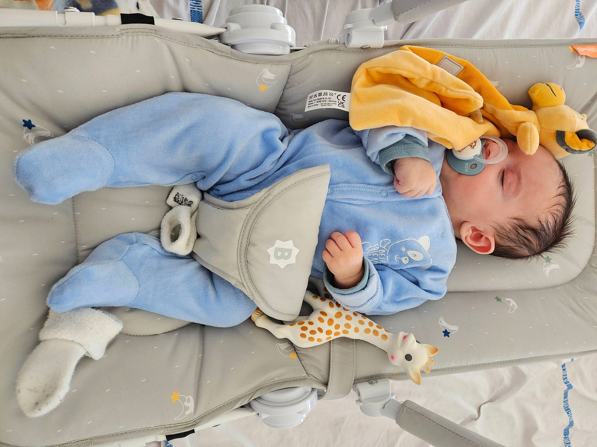 Ayden participe au concours pour gagner de l'argent avec cette photo : baby, baby_products, baby_safety, baby_sleeping, baby_toddler_clothing, bedtime, car_seat, child, comfort, hat, health_care, linens, nap, person, product, room, sitting, sleep, toddler