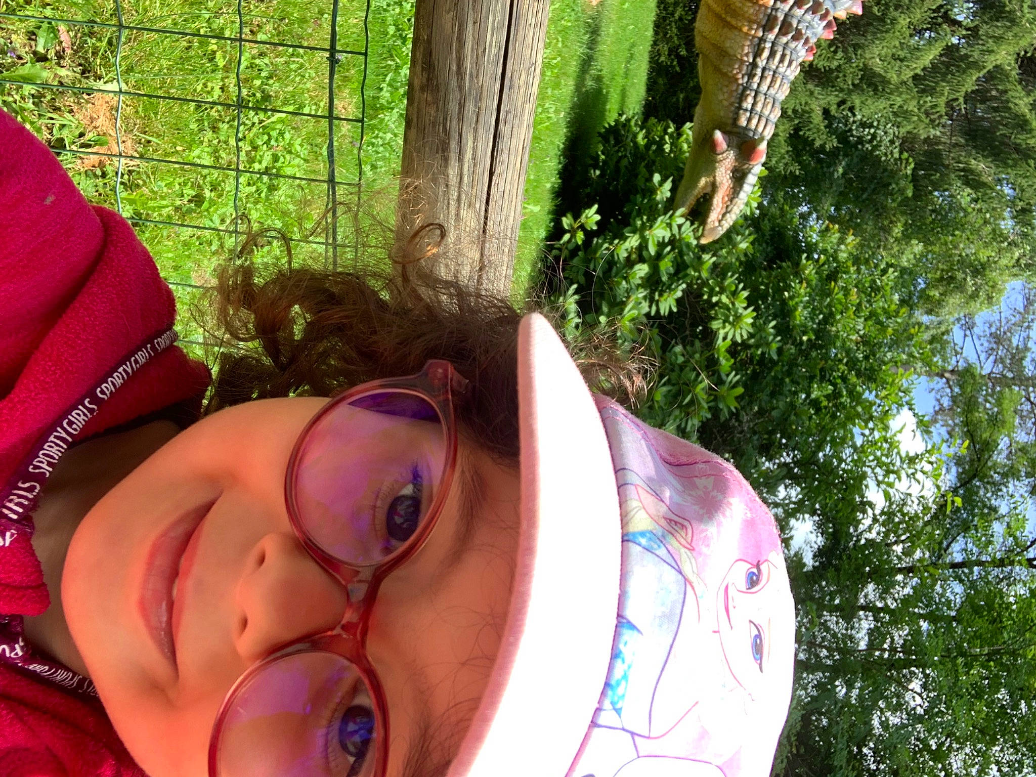Maélyne participe au concours pour gagner de l'argent avec cette photo : baby, child, eyelash, eyewear, fun, grass, green, happy, headwear, joy, leisure, lip, magenta, people_in_nature, person, personal_protective_equipment, plant, recreation, selfie, toddler