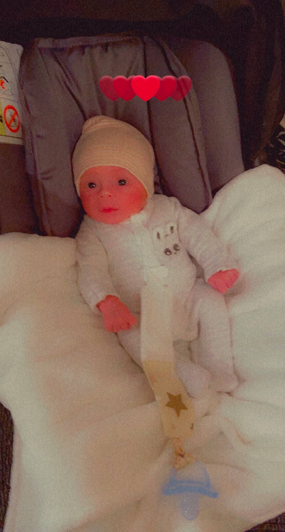 Younès a rejoint le concours — aidez-le/la à gagner de superbes lots ! baby, baby_products, baby_sleeping, baby_toddler_clothing, baby_toys, beanie, bed, bedding, cap, carmine, comfort, couch, fur, human_body, linens, person, plush, sitting, stuffed_toy, teddy_bear