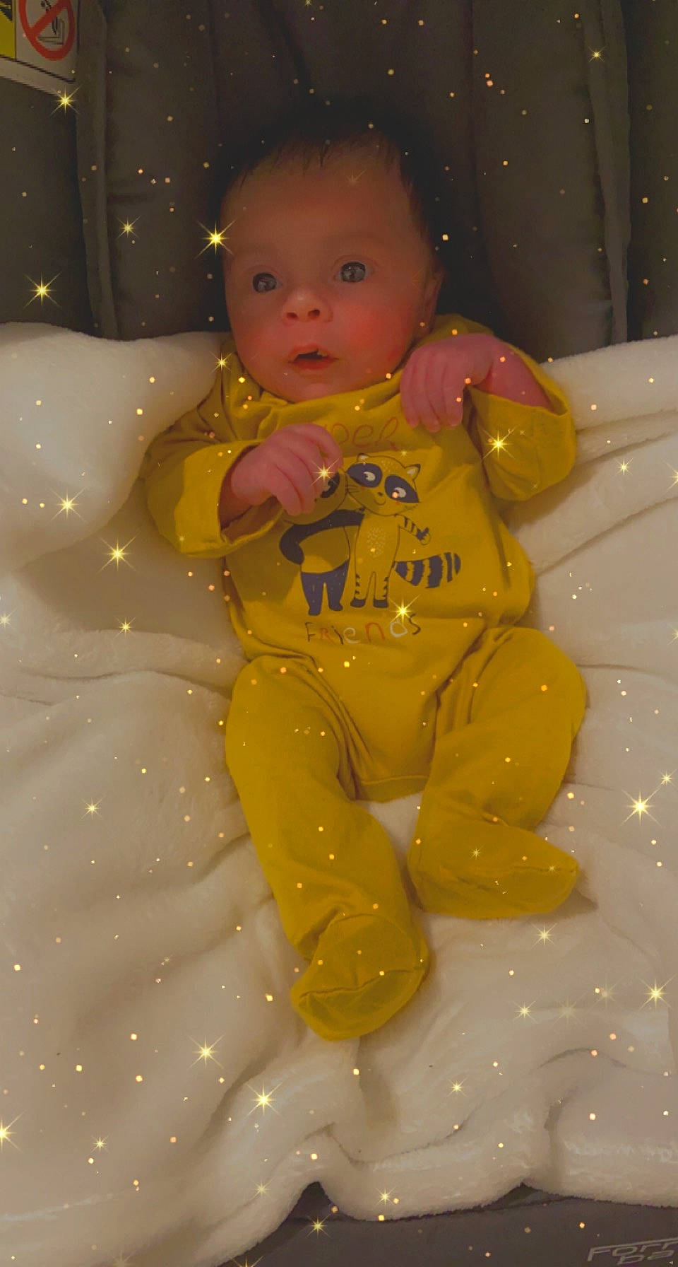 Younès participe au concours pour gagner de l'argent avec cette photo : arm, baby, baby_toddler_clothing, baby_toys, carmine, cheek, child, comfort, eye, finger, flooring, foot, fun, head, human_body, leg, person, sitting, sleeve, thumb