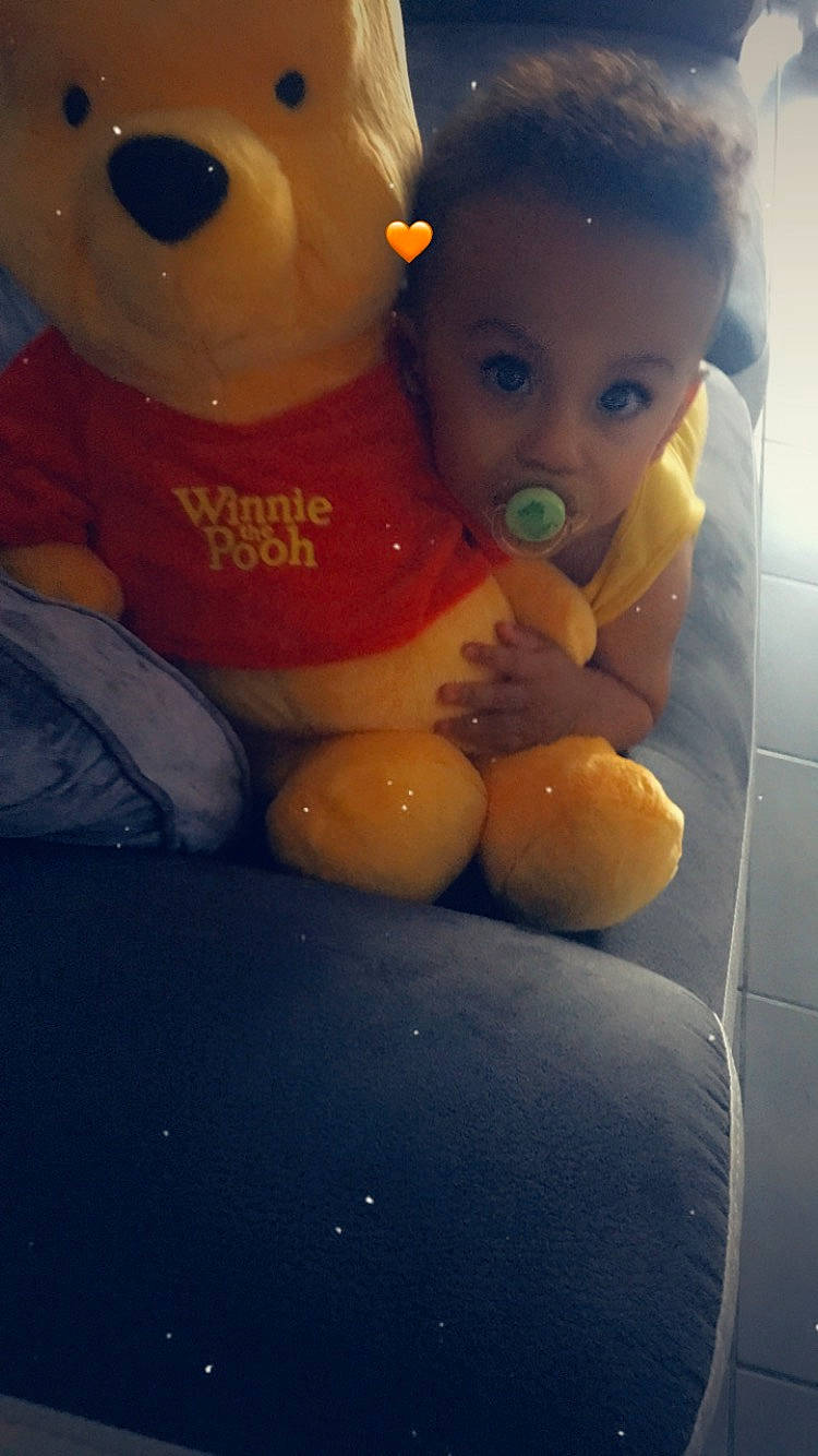 Yanis a rejoint le concours — aidez-le/la à gagner de superbes lots ! baby, cheek, child, person, plush, skin, sky, stuffed_toy, surprise, teddy_bear, toddler, toy, yellow