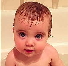 Clara participe au concours pour gagner de l'argent avec cette photo : baby, brown_hair, cheek, child, chin, close_up, eye, eyebrow, face, facial_expression, forehead, hair, hairstyle, head, iris, lip, mouth, nose, person, skin