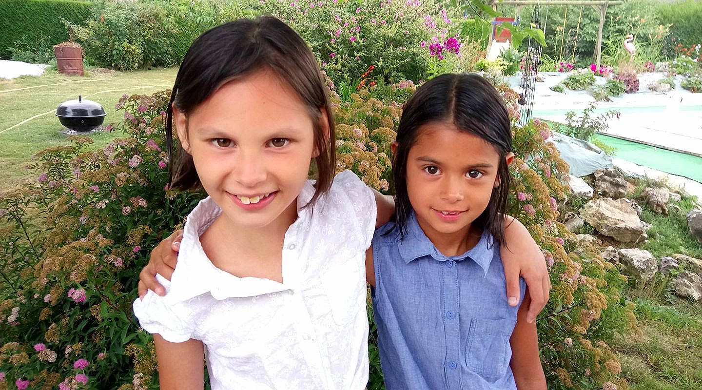 Sarah participe au concours pour gagner de l'argent avec cette photo : botany, child, daughter, face, family, fun, garden, grass, happy, joy, leisure, mother, people, person, photography, plant, sibling, skin, smile, summer