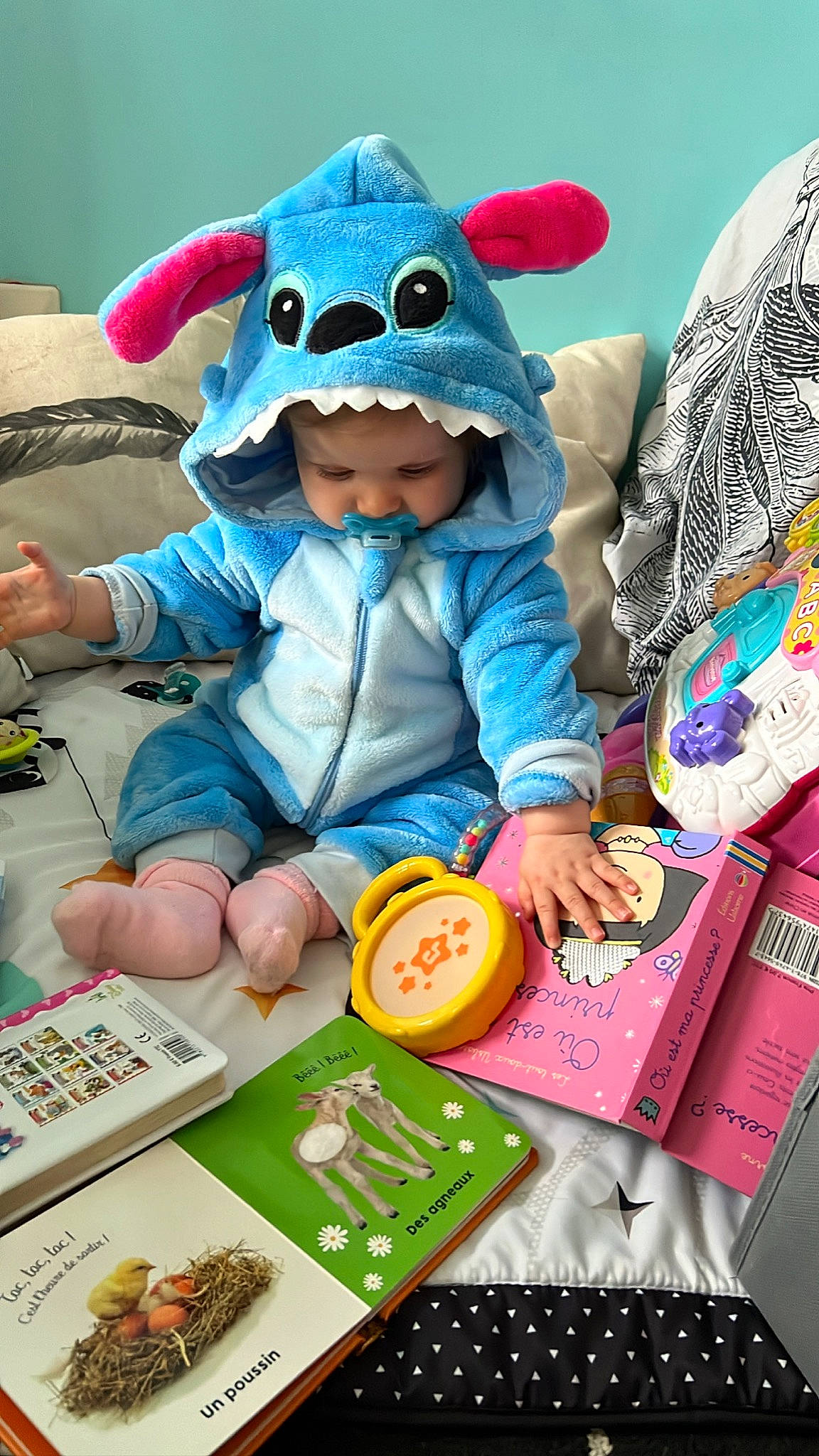 Lily-rose participe au concours pour gagner de l'argent avec cette photo : action_figure, animation, art, child, comfort_food, event, fictional_character, figurine, food_group, fun, headwear, junk_food, natural_foods, person, pink, plastic, play, plush, recreation, stuffed_toy