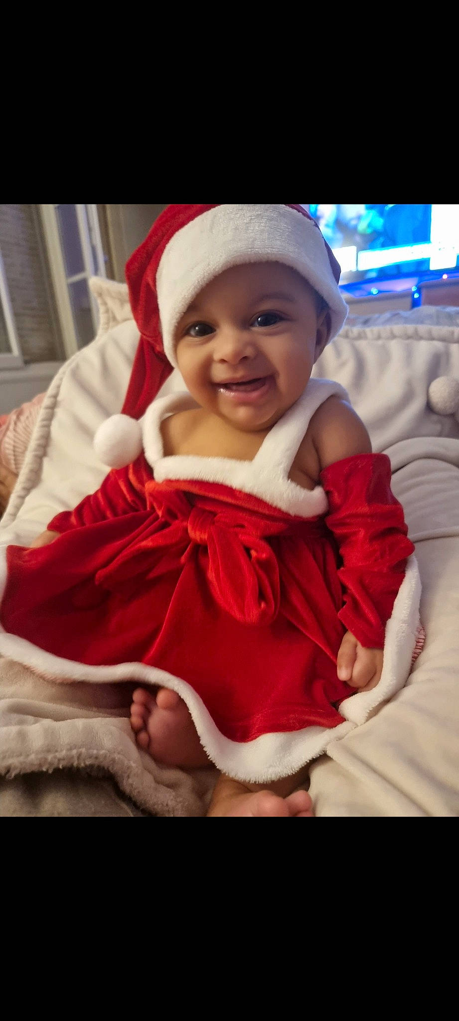 Naïya participe au concours pour gagner de l'argent avec cette photo : baby, baby_toddler_clothing, cap, cheek, child, day_dress, dress, event, face, fashion_accessory, fun, happy, headgear, headwear, joy, magenta, pattern, person, pink, skin