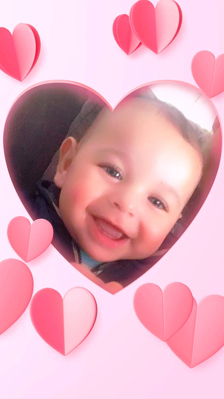 Naïm participe au concours pour gagner de l'argent avec cette photo : cheek, chin, eye, face, facial_expression, happy, head, human_body, joy, lip, magenta, mouth, nose, organ, person, petal, pink, product, red, skin