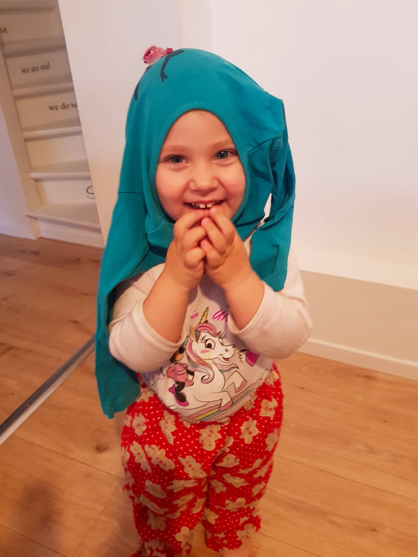 Emily a rejoint le concours — aidez-le/la à gagner de superbes lots ! baby, child, finger, headgear, headwear, joy, person, skin, smile, toddler