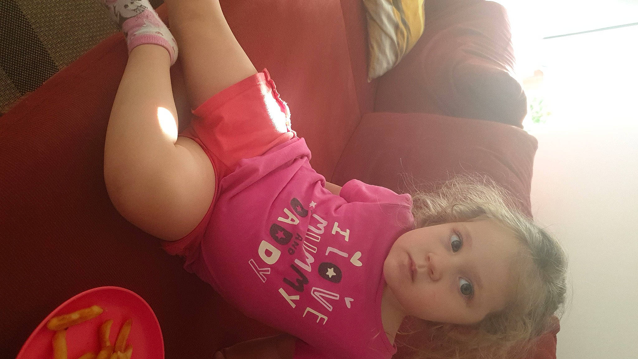 Emily a rejoint le concours — aidez-le/la à gagner de superbes lots ! child, leg, person, pink, toddler