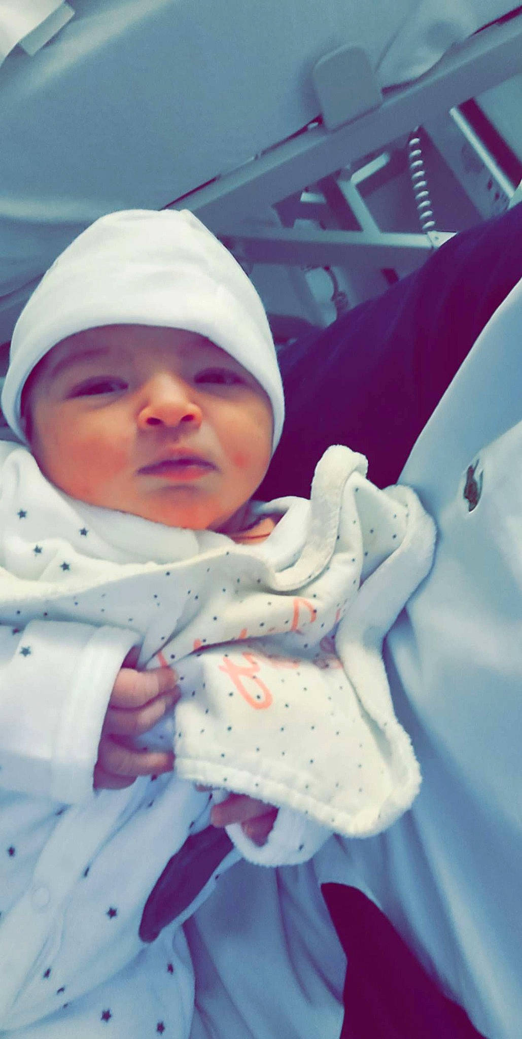 Shaihyli participe au concours pour gagner de l'argent avec cette photo : baby, baby_products, baby_sleeping, baby_toddler_clothing, cap, child, comfort, gesture, happy, headwear, linens, person, skin, thumb, toddler, vehicle_door, winter